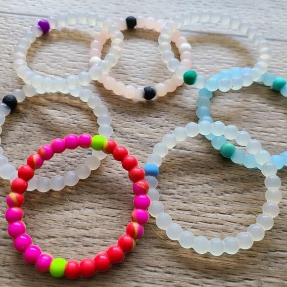 Lokai style bracelets - lot of 7 - Picture 2 of 2